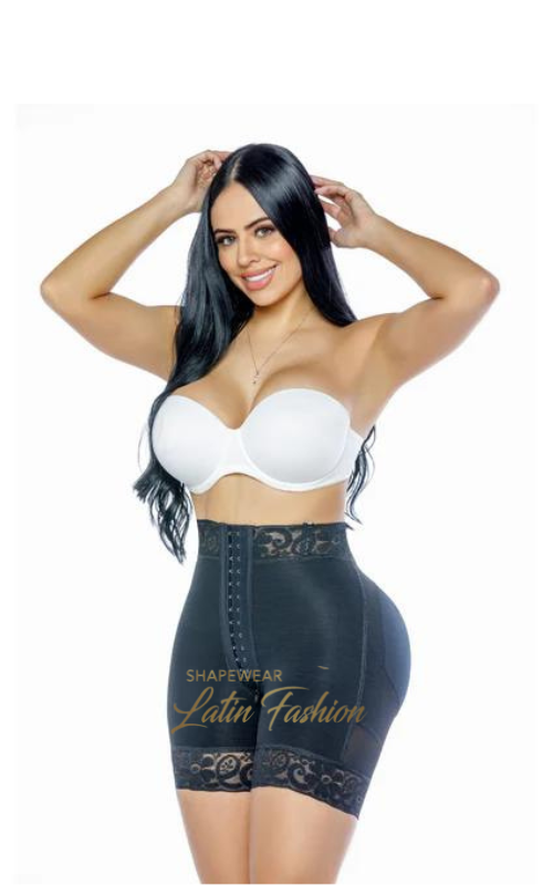how to dress short torso hourglass The key to dressing this body shape is to follow its natural silhouette by  proportionally dressing the top and bottom of the body while accentuating  the waist. You can accomplish this by accentuating